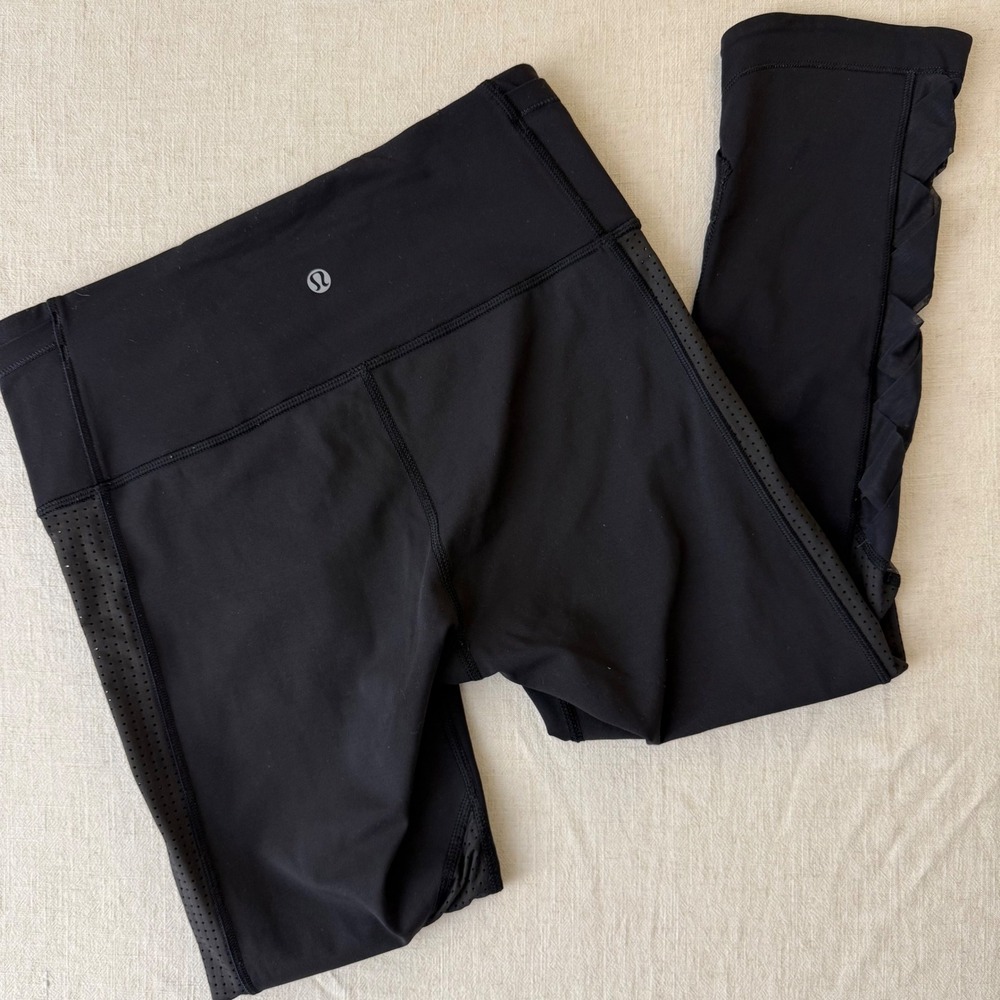 Lululemon Black High Rise‎ Crop Leggings Mesh Perforated Lattice Detail Size 6